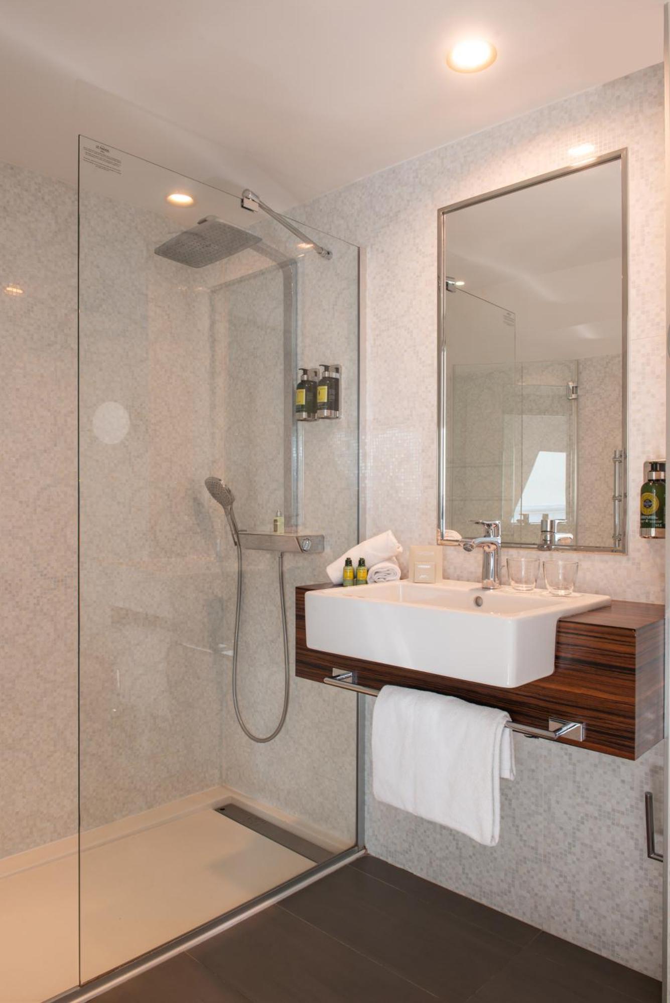 Hotel Le Parisis - Tour Eiffel 4*
